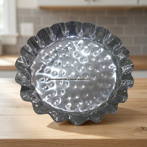 Plat en aluminium artisanal élégant et vintage, écologique, résistant à la chaleur, compatible lave-vaisselle, pour usage domestique, hôtelier et en restauration, prix raisonnable - Product Image 3