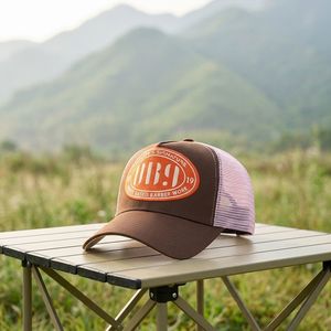 Casquette Trucker Tendance Urbaine Respirante en Maille Creuse Anti-Transpiration avec Logo Personnalisé pour Usage Quotidien Décontracté et Protection Solaire - Product Image 1