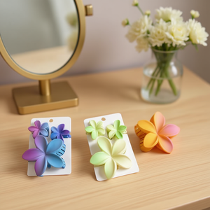 Set di 3 fermagli per capelli a forma di fiore a due tonalità sfumate T Mat, in plastica, 10 cm, casual, di alta qualità, confezione in cartone. - Product Image 3