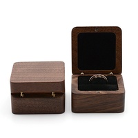 Boîte à bijoux carrée en bois massif, boîte de rangement pour bagues, boîte de présentation de bijoux pour anniversaire, fiançailles, proposition de mariage, Noël
