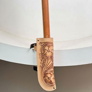 Porte-drapeau en cuir repoussé à la main de qualité supérieure Support de bannière de style occidental fait à la main pour décor rustique Événements en plein air et cadeaux personnalisés - Product Image 1