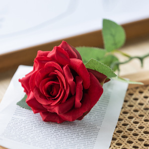 Rose artificielle rouge en soie à tige unique, style papillon du lac de l'Ouest, pour décoration de mariage et de maison - Product Image 1