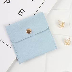 MOJIU Pochette à bijoux de luxe bleu clair 8x8cm 0.8mm en microfibre avec bouton, pour colliers, boucles d'oreilles et présentation - Product Image 1