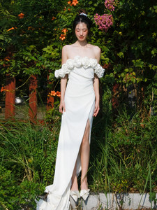 Vestido de Novia de Lujo Blanco Antiestático 100% Algodón con Hombro Descubierto y Flores de Rosa, Ideal para el Despertar de la Novia y como Vestido de Certificado de Compromiso - Product Image 6