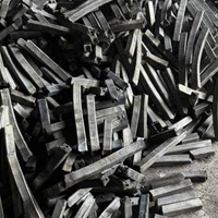 Charbon de bois en briquettes carrées de qualité A pour la restauration commerciale, respectueux de l'environnement, à haute teneur en cendres, 7800 Kcal/kg, prix unitaire en vrac par tonne