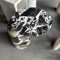 Table basse en marbre Nero Marquina sur mesure, base cylindrique en pierre veinée noire et blanche, moderne, durable et écologique