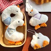 Porte-clés en peluche d'oie en gros, logo brodé personnalisé, breloque de sac en peluche douce, décoration de sac à dos et cadeau d'activités