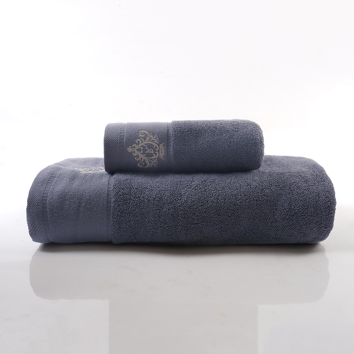Couronne A, gris-bleu [2 serviettes, 1 serviette de bain]