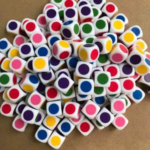Dado de acrílico al por mayor de 16 mm, de 6 caras, con puntos de color personalizados D6 para juegos de mesa - Product Image 2