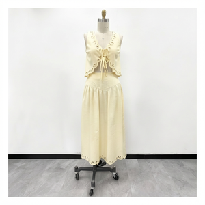 Conjunto de <span class=keywords><strong>Falda</strong></span> de Dos Piezas Estilo Boho Amarillo Mantequilla para el Verano 2026, <span class=keywords><strong>Top</strong></span> Corto sin Mangas <span class=keywords><strong>con</strong></span> Lazada Delantera y <span class=keywords><strong>Falda</strong></span> Midi <span class=keywords><strong>con</strong></span> Cintura Elástica - Product Image 1