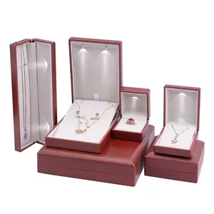 Bague de luxe personnalisée en forme de carré, pendentif en jade, emballage avec lumière led, bouton ABS, boîte à bijoux, boîte à bracelets - Product Image 1