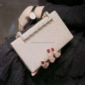 Bolso Tote Casual con Cadena Dorada, Lentejuelas y Cierre, Impermeable, para Fiestas y Eventos Nocturnos - Product Image 3