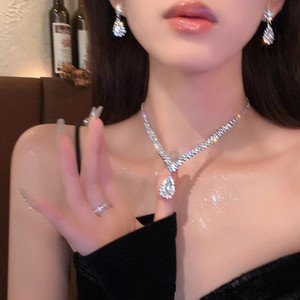 ร่วมรับประทานอาหารค่ำกับเรา~ สร้อยคอพู่ประดับเพชรเต็มเส้นสำหรับผู้หญิง ดีไซน์หรูหราและโดดเด่น เหมาะสำหรับโอกาสพิเศษ - Product Image 1