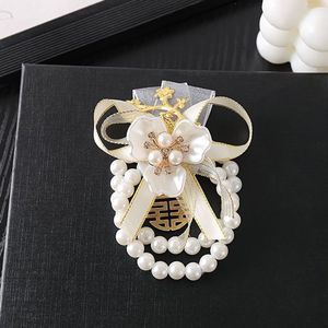 Bracelet de poignet de mariée en perles et peptides Xi, accessoire floral pour mariage - Product Image 2