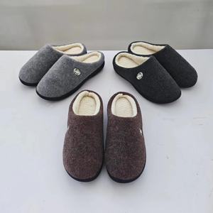 Les nouvelles pantoufles à bout rond pour hommes avec broderie de petits moutons vous gardent au chaud <span class=keywords><strong>en</strong></span> automne et <span class=keywords><strong>en</strong></span> hiver - Product Image 6