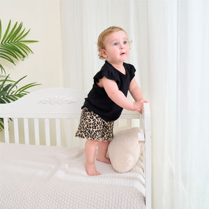 Vêtements pour bébés en gros personnalisés, haut d'été pour fille de haute qualité avec manches à volants élastiques, décoration en dentelle, ensemble de vêtements pour bébé - Product Image 2