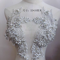 Gaun pengantin bunga berhiaskan rhinestones kaca hijau 3D berkualitas tinggi dengan aplikasi jahit ramah lingkungan dan korset 12 facet tanpa hot fix