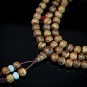 Collar Mala de 108 cuentas de madera de agar natural premium de 6 mm mezclado con jade y madera de oud, joyería para meditación - Product Image 4