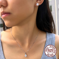 Conjunto de Joyería Brillante de Plata de Ley S925 con Collar con Colgante y Aretes con Circonita Cúbica Redonda para Mujer