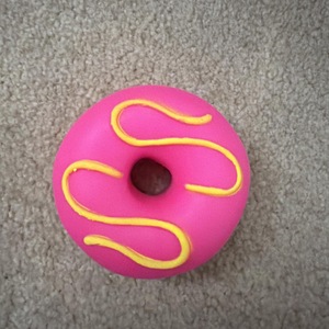 NeeDoh Dippin Dazzler Egg - un juguete divertido y antiestrés hecho de caramelo suave, con forma de donut. - Product Image 4