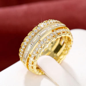 Q428 Anello da donna in oro giallo con diamanti taglio baguette, colore G naturale, gioielli da sposa - Product Image 2
