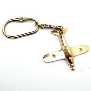 Porte-clés vintage en laiton en forme d'avion, finition or antique, porte-clés décoratif en métal pour avion nautique - Product Image 1