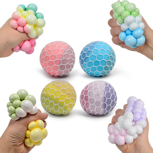 Vente en gros de balles anti-stress en forme de raisin, balles anti-stress changeantes de couleur en trois tons - Product Image 5