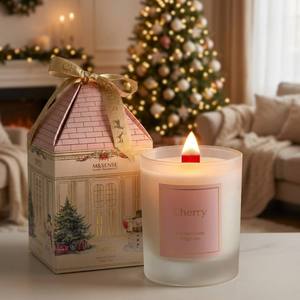 Ensemble cadeau de <span class=keywords><strong>bougies</strong></span> parfumées à mèche en bois de Noël avec boîte en forme de <span class=keywords><strong>maison</strong></span> - Bougie en cire de soja de luxe pour <span class=keywords><strong>la</strong></span> décoration de <span class=keywords><strong>la</strong></span> <span class=keywords><strong>maison</strong></span> pendant les fêtes - Product Image 1