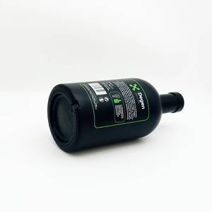 Oslo 700ml bottiglie di vetro liquore liquore in rilievo nero con sigillo di sughero prodotte con etichetta e Logo Zamak dalla fabbrica