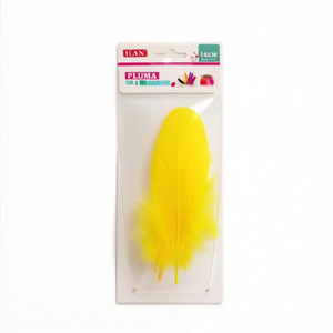 Piuma di gallinaccia ILAN 14 cm gialla per decorazioni artigianali e progetti artistici fai da te - Product Image 1