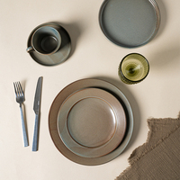 Service de vaisselle en céramique texturée côtelée gris sable moderne P&T, assiettes rondes en porcelaine pour restaurant HoReCa