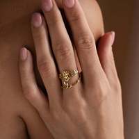Bague personnalisée en alliage de cuivre pour femme, motif fleur de naissance rose/floral, design minimaliste et tendance, avec nom anglais personnalisé, originale