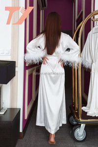 Pijama de plumas de avestruz de nuevo diseño, ropa de dormir para mujer, pijamas bonitos, fiesta nupcial, dama de honor, batas de satén de encaje - Product Image 3