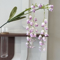 Hochwertige Künstliche Glockenblumen, Maiglöckchen und Glyzinien als Hängende Windspiele, Plastik-Seidenblumen für Florale Dekorationen