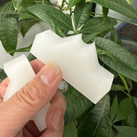 Bloc en nylon PA6 haute performance, qualité alimentaire, épaisseur 5mm/20mm, conçu pour une coupe précise et un transport fluide, assurant la stabilité des lignes de production