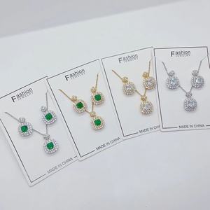 ชุดเครื่องประดับสร้อยคอแฟชั่นทรงสี่เหลี่ยมรูปหัวใจสำหรับผู้หญิงมาใหม่ชุดเครื่องประดับทองเหลือง - Product Image 1