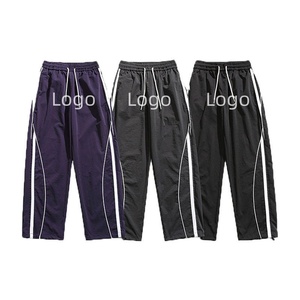 <span class=keywords><strong>Pantaloni</strong></span> all'ingrosso personalizzati da uomo in poliestere <span class=keywords><strong>a</strong></span> rapida asciugatura Streetwear nuovi <span class=keywords><strong>pantaloni</strong></span> da <span class=keywords><strong>paracadute</strong></span> larghi e dritti sportivi da pista Vintage <span class=keywords><strong>pantaloni</strong></span> - Product Image 1