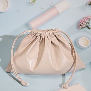 Venta al por mayor logotipo personalizado en relieve maquillaje lápiz labial almacenamiento Pu bolsa de cuero impermeable viaje lavado cosmético bolsa con cordón - Product Image 5