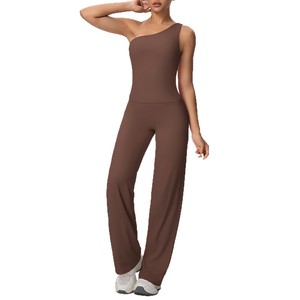 Ensemble 2 pièces de yoga uni pour femme : débardeur asymétrique et leggings taille haute élastiques à jambe droite, respirants - Product Image 5