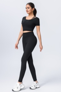 Set Yoga 2 Pezzi: Top Corto a Maniche Corte con Scollo Rotondo e Leggings a Vita Alta a Tutta Lunghezza con Spalline Incrociate, Senza Cuciture, Elasticizzato in Quattro Direzioni - Product Image 4