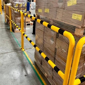 Barrière <span class=keywords><strong>de</strong></span> stationnement <span class=keywords><strong>de</strong></span> voiture en forme <span class=keywords><strong>de</strong></span> U, protection contre les collisions montée en surface jaune, borne fixe en acier <span class=keywords><strong>pour</strong></span> la sécurité routière - Product Image 3