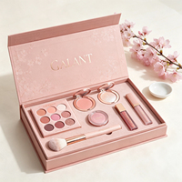Boîte à maquillage rose personnalisée de luxe avec doublure en satin, boîte cadeau rigide en carton magnétique pour l'emballage d'un ensemble complet de cosmétiques