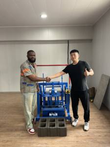 Máquina Pequeña de Fabricación de Ladrillos de Hormigón de Empuje Directo, Máquina Eléctrica Doméstica para Fabricar Ladrillos de Cemento Entrabados y Bloques Huecos - Product Image 3