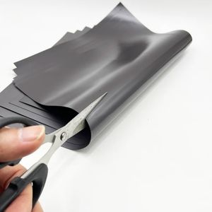 La feuille de fer magnétique souple en caoutchouc de 210x297mm peut être coupée sans colle arrière A4 * 0.3mm/A4*0.5mm/A4 * 0.7mm feuille magnétique épaisseur de 1mm - Product Image 4