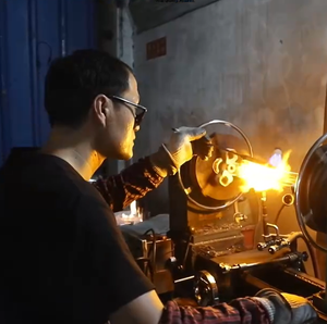 Fabbrica di Vetro Accetta Personalizzazioni di Vari Prodotti in Vetro con Ampia Disponibilità di Bong - Product Image 3