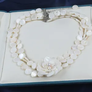 2024 Zhuji perhiasan kalung bunga cangkang mutiara alami desain baru untuk wanita