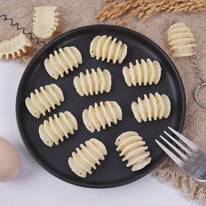 Modelo simulado de rollo de patatas fritas taiwanesas, divertido e interesante llavero colgante con forma de patatas fritas estilo isleño. - Product Image 4