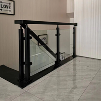 Rampe en verre sans cadre pour balcon d'appartement et escalier, avec main courante en PVC et acier inoxydable 304 noir, résistante à la rouille, fixation au sol