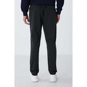 กางเกงวอร์มผู้ชายสีเทาเข้มเนื้อผ้ามีเท็กซ์เจอร์ ทรงมาตรฐาน ดีไซน์กระเป๋าแบบฝรั่งเศส รุ่น 82155 - Product Image 1