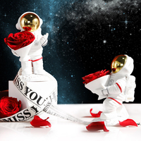 Jede Liebe Großhandel Valentinstag Geschenk kreative unsterbliche Blume Rose Raumfahrer Astronaut Modell Gips Ornament